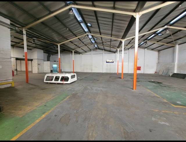 2,100M² WAREHOUSE FOR SALE IN STIKLAND INDUSTRIAL